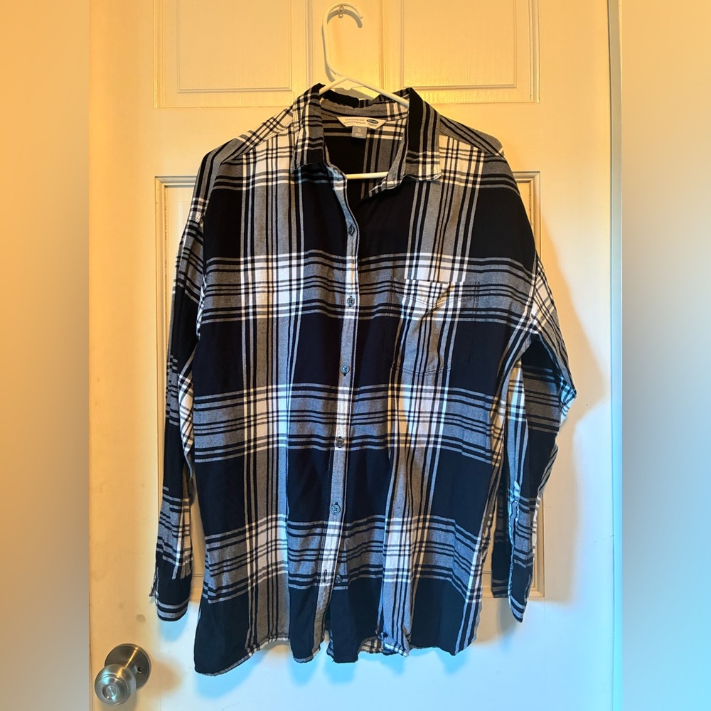 Old Navy Black and White Button Down Shirt